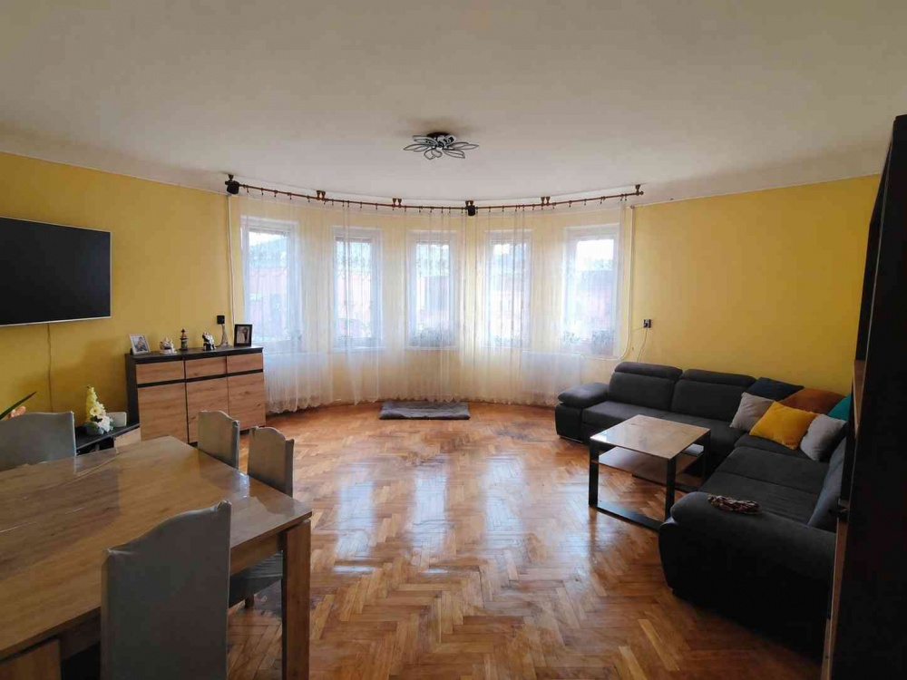 123,8 m² | 4 pokoje | 1 piętro | działka z KW + parking |  - 0