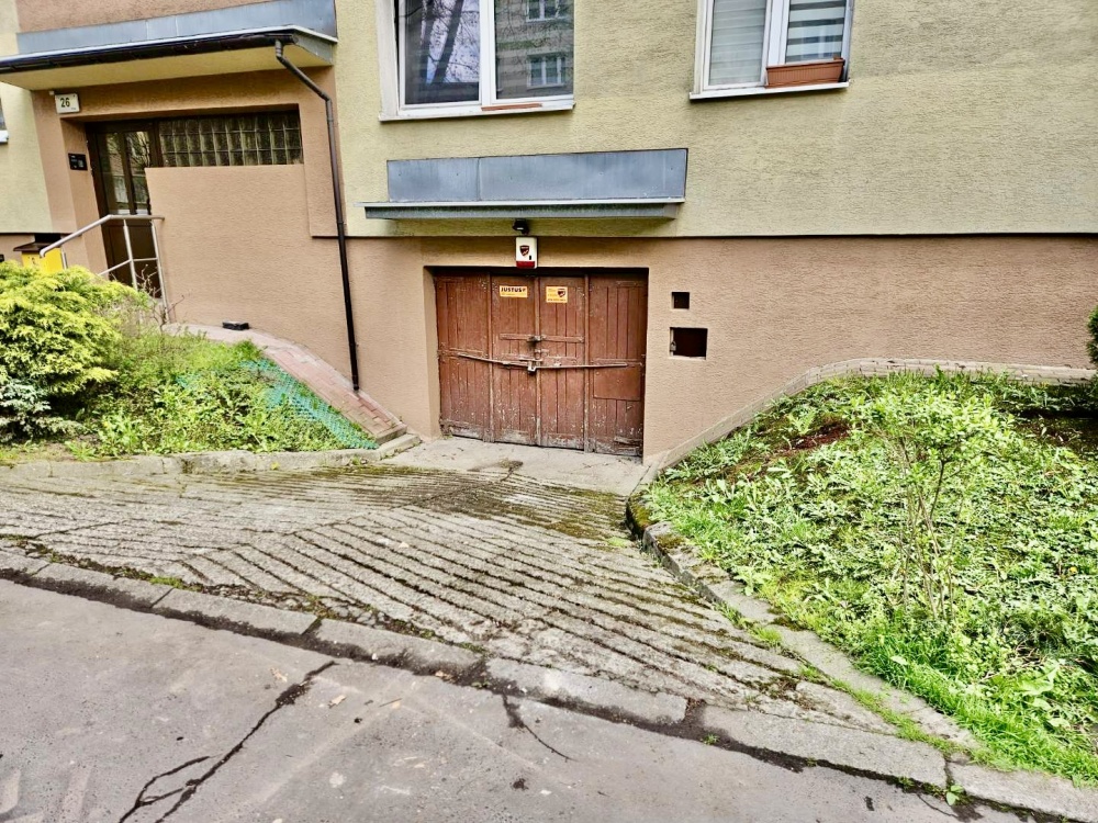 GARAŹ 44 m2 os. ALBERTYŃSKIE 26 - MAGAZYN / WARSZTAT - 12