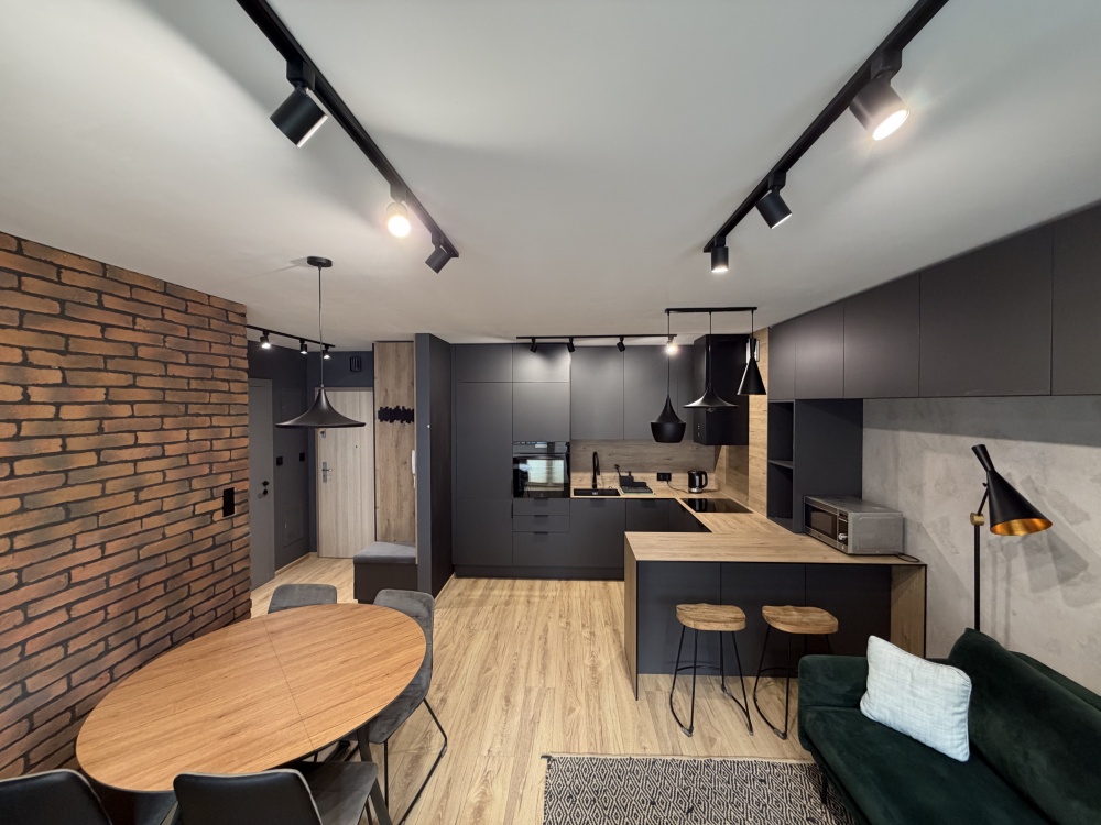 Stylowe mieszkanie 43 m² z klimatyzacją i garażem podziemnym, duży salon z kuchnią + sypialnia, w pełni wyposażone - 2