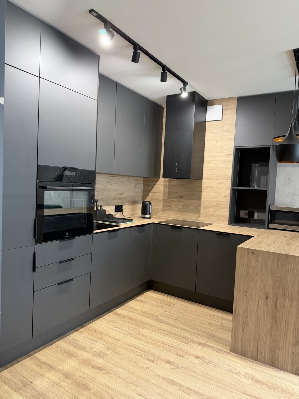 Stylowe mieszkanie 43 m² z klimatyzacją i garażem podziemnym, duży salon z kuchnią + sypialnia, w pełni wyposażone - 4