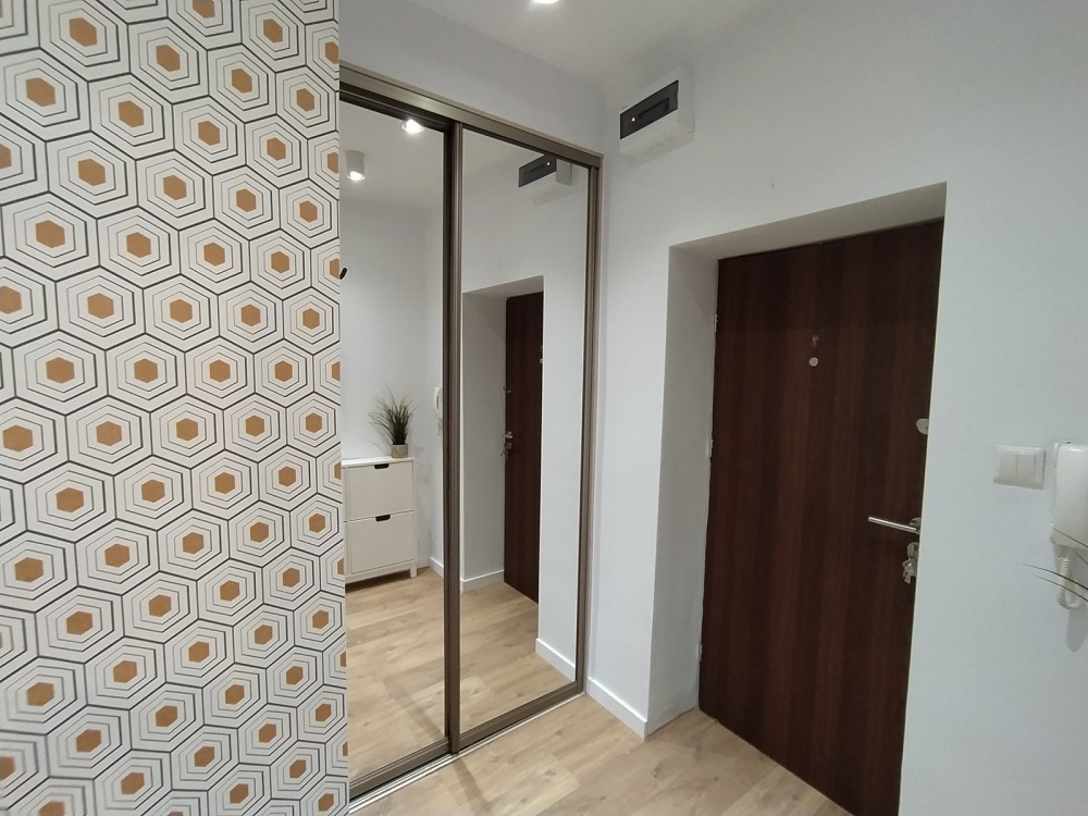 Urocze studio na Woli, z wydzieloną sypialnią, bardzo słoneczne i ciche. - 10