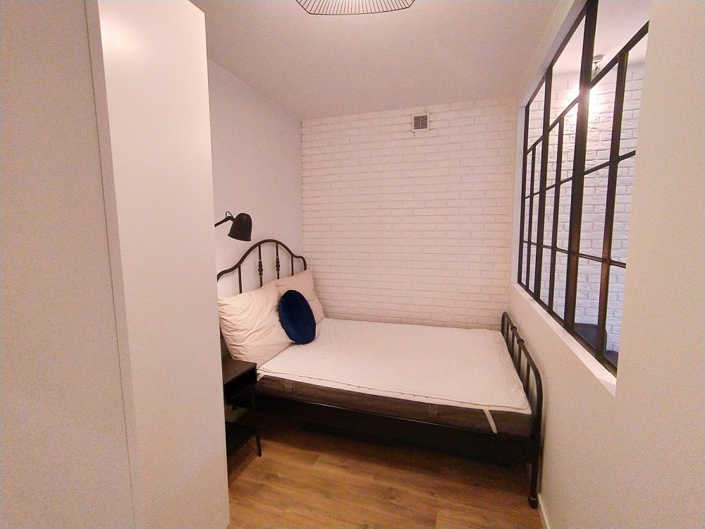 Urocze studio na Woli, z wydzieloną sypialnią, bardzo słoneczne i ciche. - 7