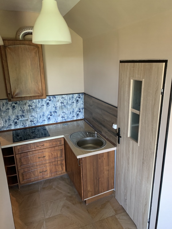 Kawalerka do wynajecia | 23 mkw | Ruda Ślaska Orzegow | po remoncie | CO miejskie | standard IKEA | ustawna i duza czesc mieszkalna | niski czynsz | mała toaleta | kuchnia przejściowa | wyposażone  - 3