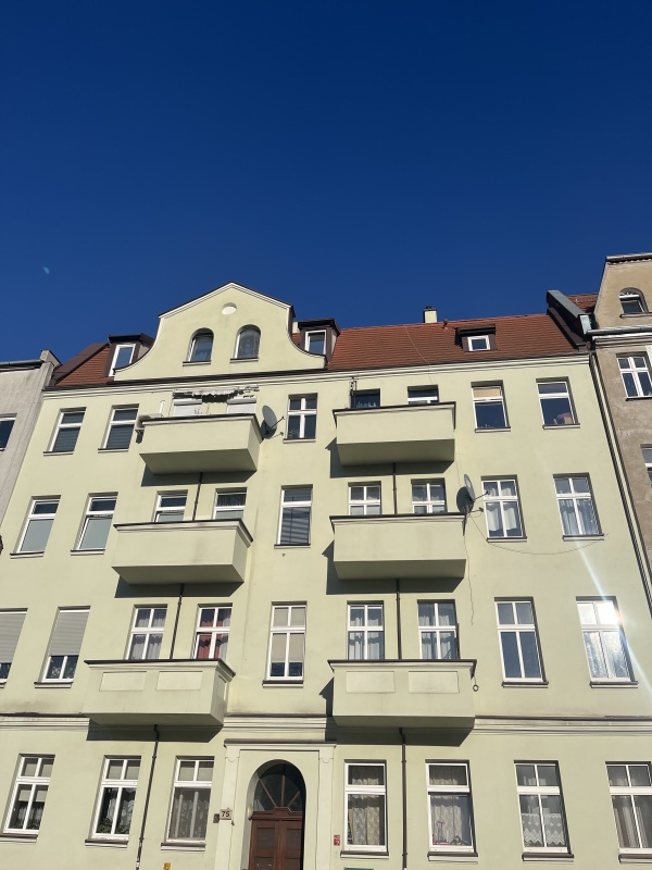 Klimatyczne mieszkanie w kamienicy po remoncie z antresolą i balkonem  - 17