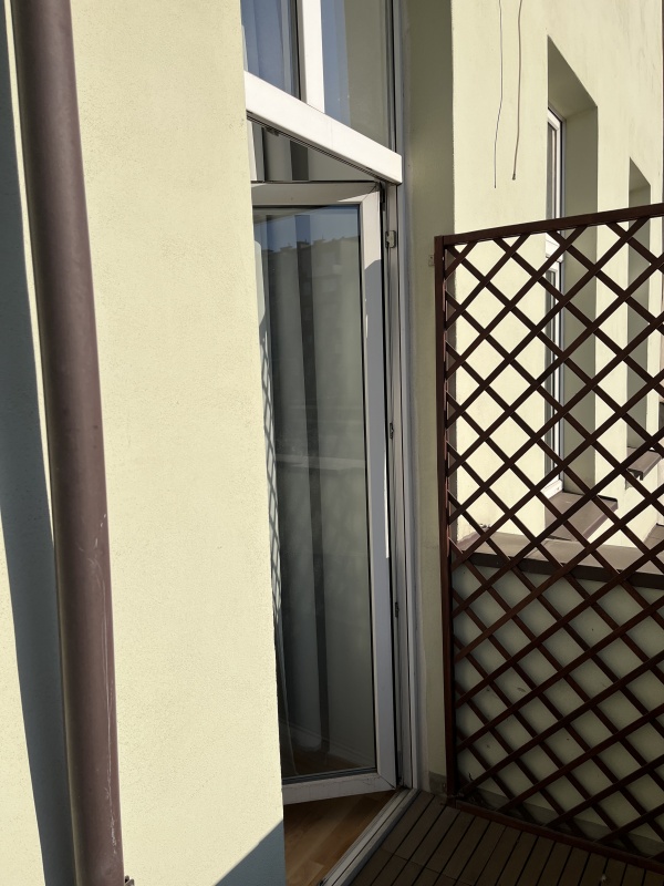 Klimatyczne mieszkanie w kamienicy po remoncie z antresolą i balkonem  - 11