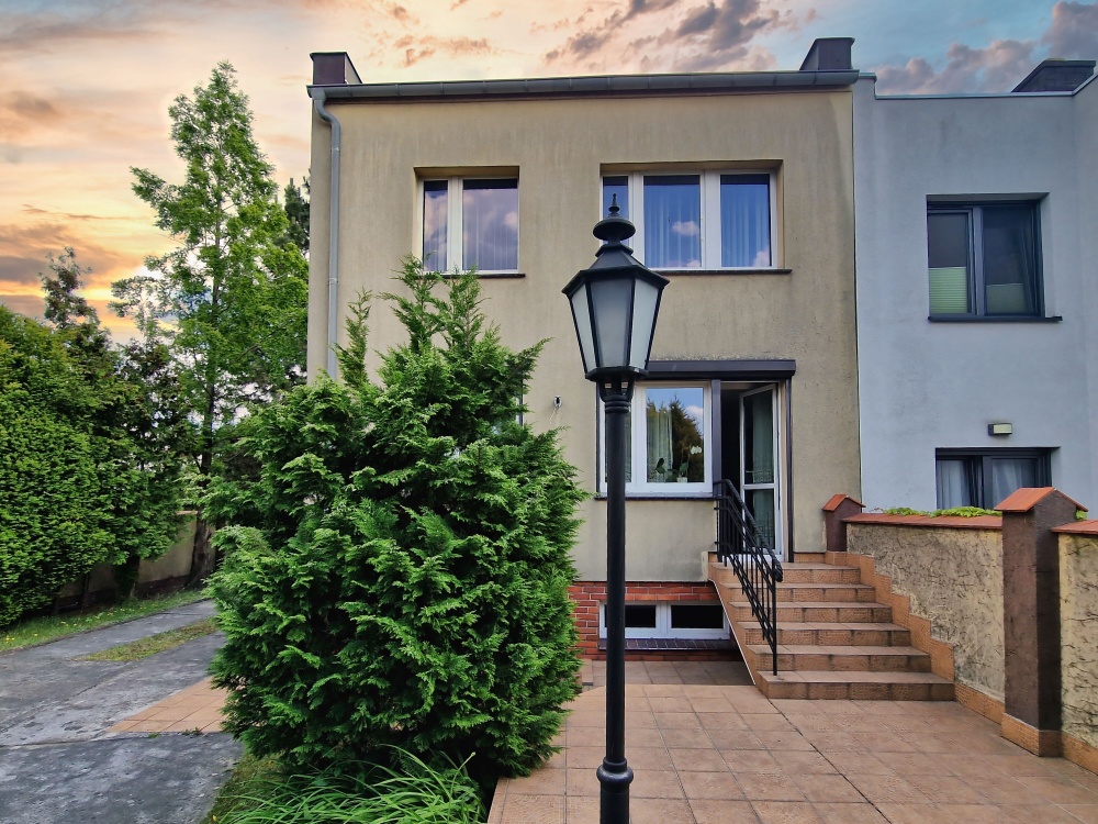 Przestronny bliźniak z ogrodem, tarasem i garażem. pow: 220 m² - 3