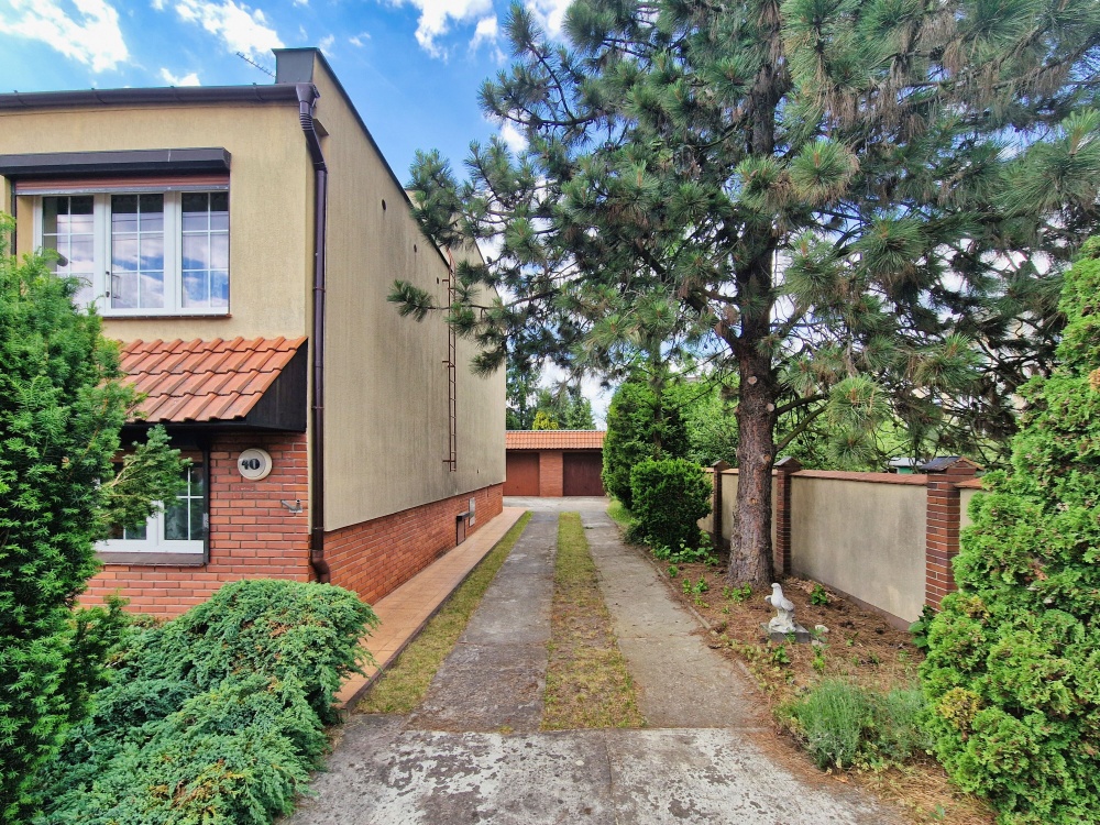 Przestronny bliźniak z ogrodem, tarasem i garażem. pow: 220 m² - 2