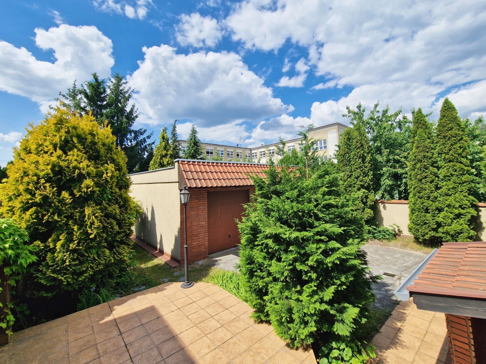 Przestronny bliźniak z ogrodem, tarasem i garażem. pow: 220 m² - 17