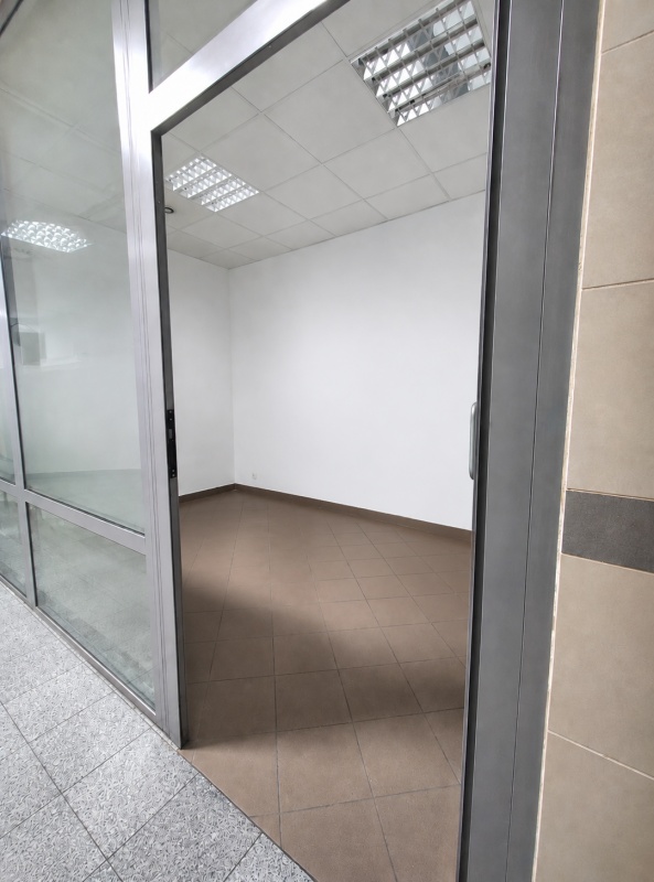 Lokal usługowo-handlowy 11,5 m² – Galeria Wiatraczna - 2