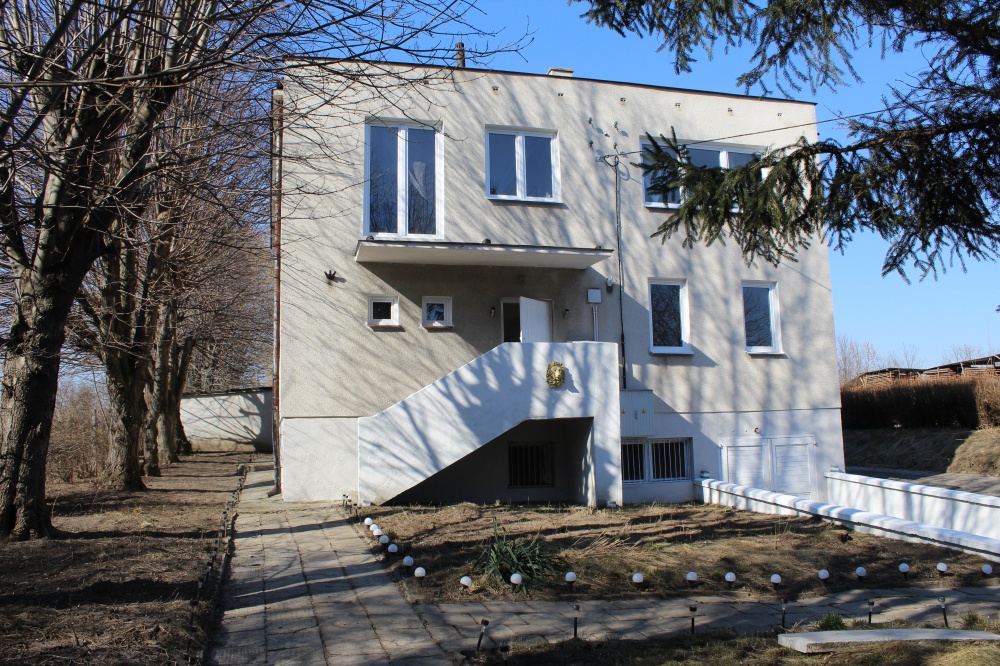 Okazja! Przestronny dom 240m² na pięknej działce 40 arów | Nowe okna! - 1