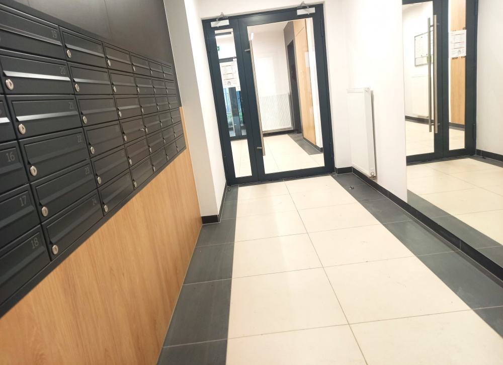 40 m2  / 2 POKOJE / OGRÓDEK / GARAŻ / METRO - bezpośrednio !!!! - 3