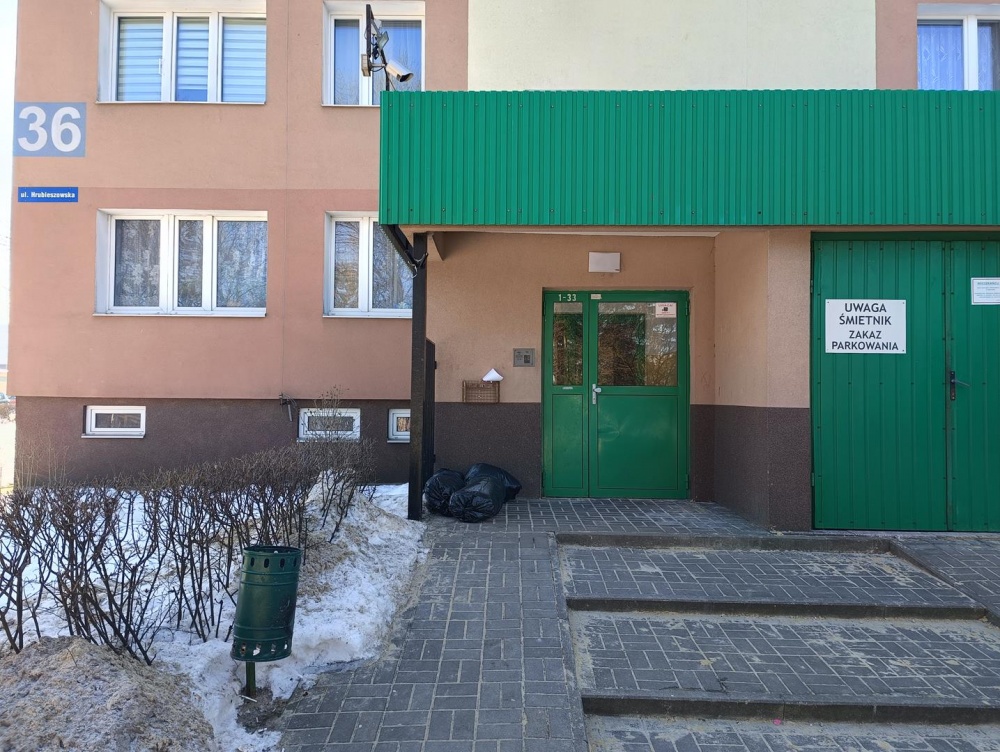 Syndyk sprzeda udział 1/2 w lokalu mieszkalnym - Zamość, ul. Hrubieszowska - 1