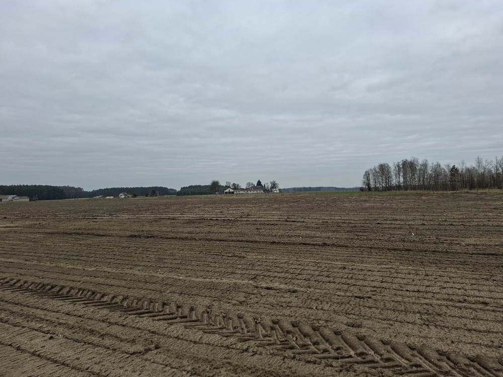 Syndyk sprzeda udział 3/8 w prawie własności nieruchomości gruntowej - Nuna, dz. ew. 301 - 0