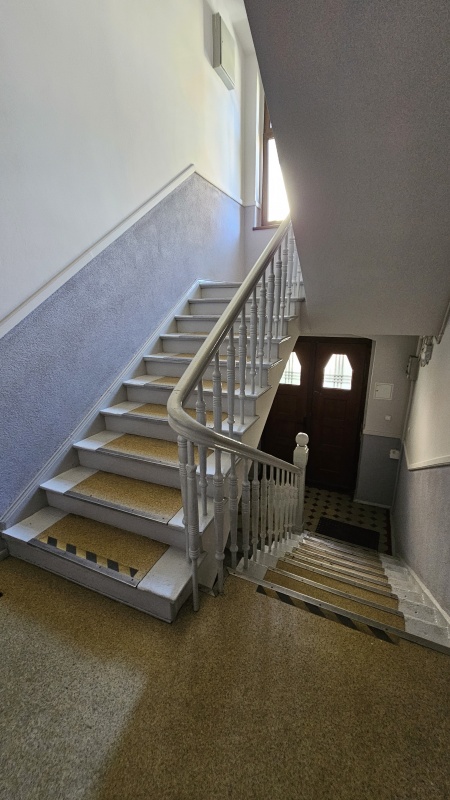 Opis Przestronne trzypokojowe mieszkanie 108 m² - 89 m² mieszkanie + 20 m² piwnice | po generalnym remoncie | Tarninów ul. Elizy Orzeszkowej | Wysoki parter | Balkon | 3 piwnice - 10