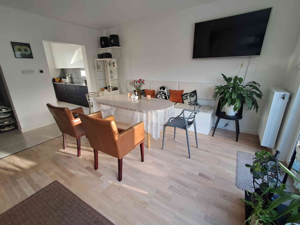 DWUPOZIOMOWY APARTAMENT Z OGRODEM - 1