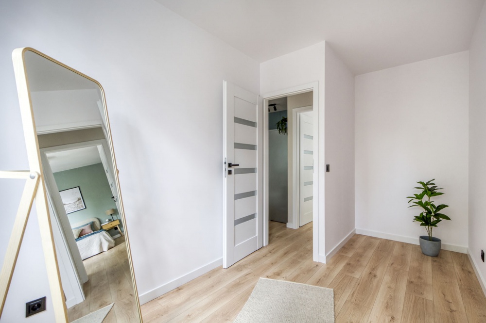 3 pokoje | 47,4 m² | po generalnym remoncie | 2 balkony | duże okna - 12