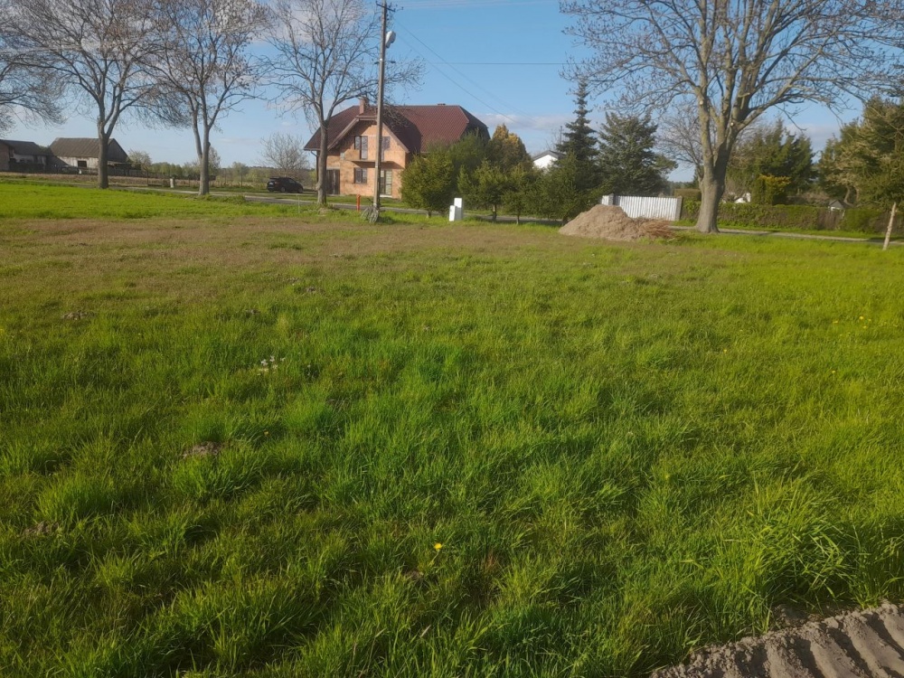 Działka budowlana, prąd, woda, światłowód, asfalt piękny widok na pola las w oddali - 1