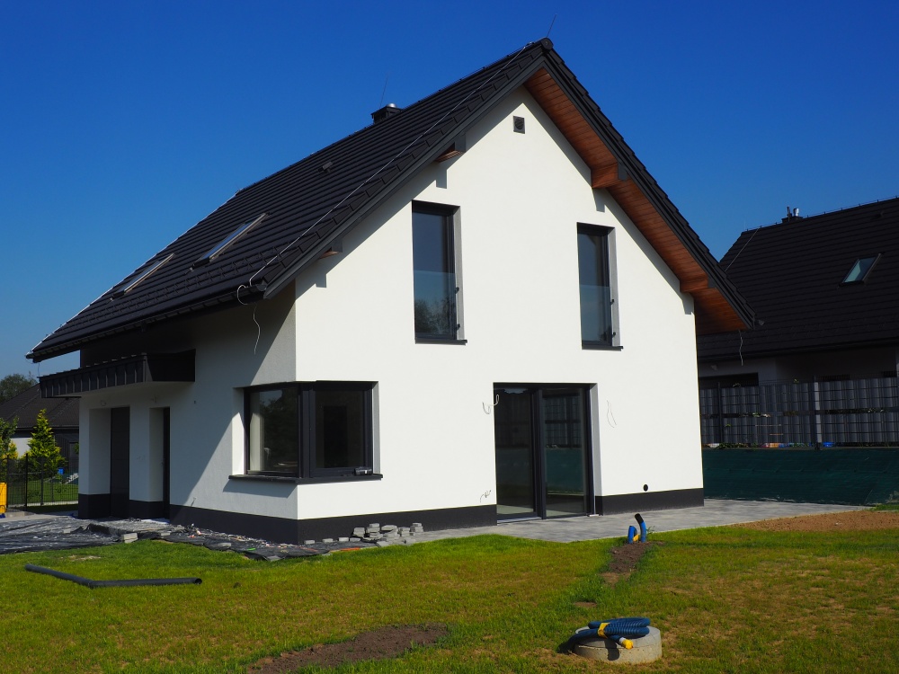 Wolnostojący, nowoczesny dom z garażem i tarasem blisko Krakowa - 1