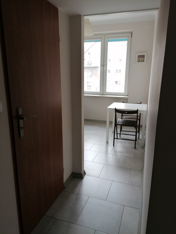 Dwupokojowe mieszkanie z osobną kuchnią i balkonem  - 1