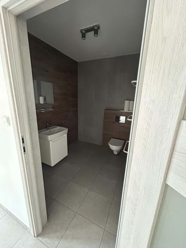 Nowoczesny lokal do wynajęcia w centrum Słupcy  - 6