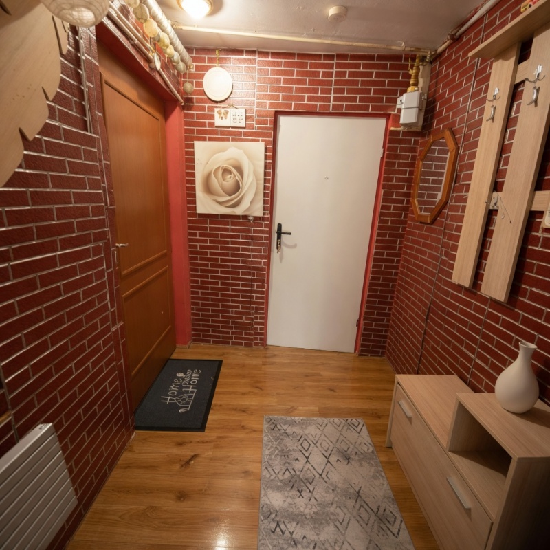 Mieszkanie 2-pokojowe 49,7 m² w DWURODZINNYM DOMU | parter | OSOBNE WEJŚCIE - 1