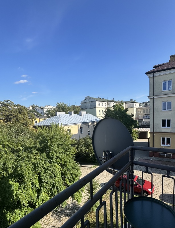 WYREMONTOWANE, SŁONECZNE, DWUPOKOJOWE MIESZKANIE W ŚCISŁYM CENTRUM - 2