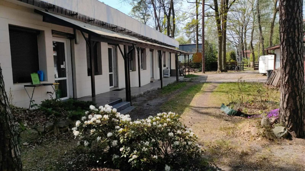 Budynek użytkowo-mieszkalny, garaże, blisko PKP - 0
