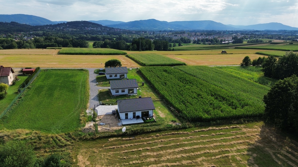 Nowoczesny dom parterowy 98 m² z pompą ciepła i dużą działką 8 arów - 4