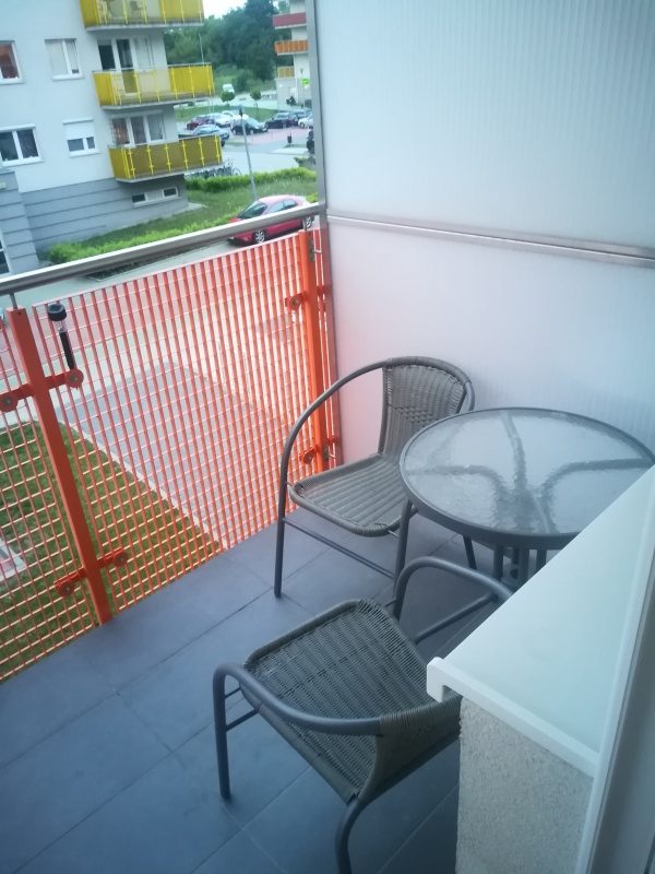 Wynajmę mieszkanie 2 pokojowe + balkon + miejsce parkingowe; Kraków, ul. Osiedle Akademickie - 8