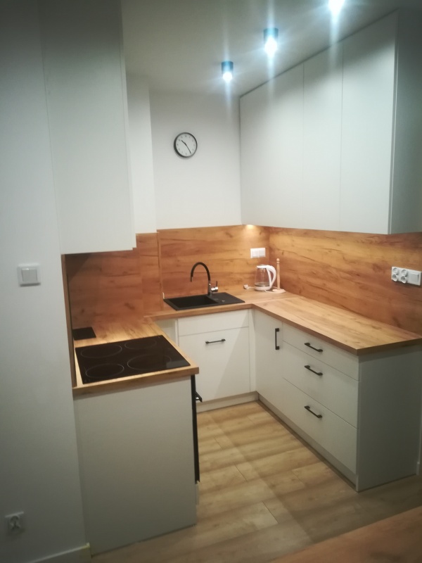 Wynajmę mieszkanie 2 pokojowe + balkon + miejsce parkingowe; Kraków, ul. Osiedle Akademickie - 13