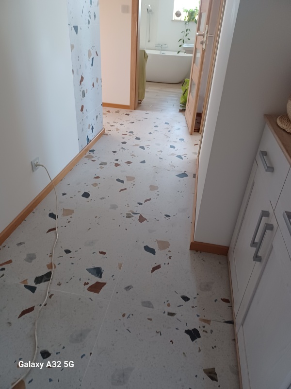 DUŻY APARTAMENT Z MOŻLIWOŚCIĄ ROZDZIELENIA+HALA GARAŻOWA 30m2 + 2 TARASY - 6