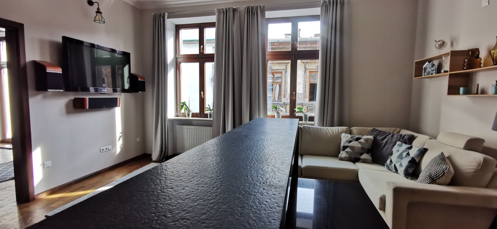 Apartament vis a vis Wawelu 80m2 3-pokoje , 2 łazienki, komfortowy - 0