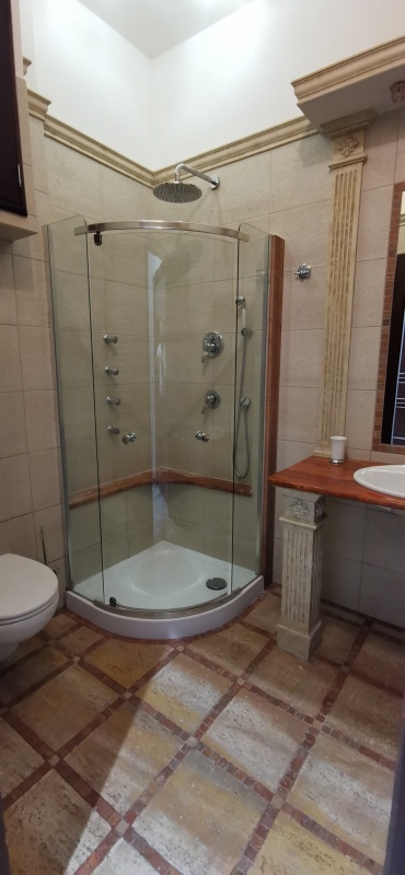 Apartament vis a vis Wawelu 80m2 3-pokoje , 2 łazienki, komfortowy - 9